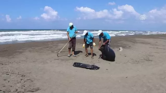 Suriye kaynaklı petrol sızıntısına ilişkin temizlik çalışmaları sürüyor Suriye kaynaklı petrol sızıntısına ilişkin temizlik çalışmaları sürüyor