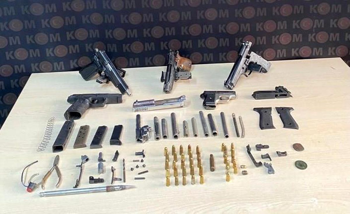 Ödemiş\'te ruhsatsız tabanca ve sikke ele geçirildi