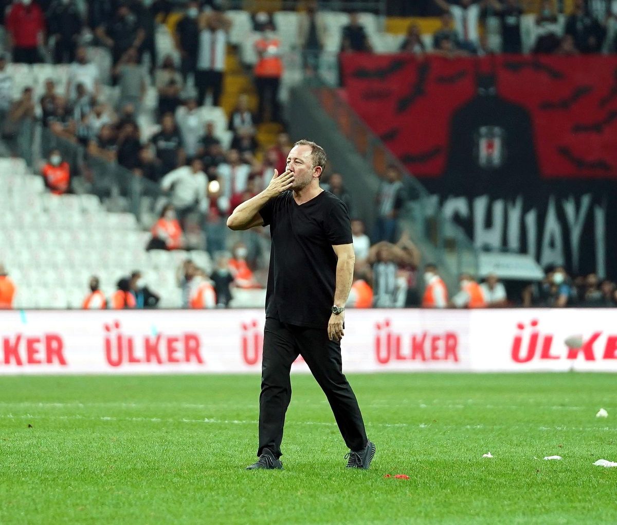 Taraftar istedi, Sergen Yalçın sahaya çıktı