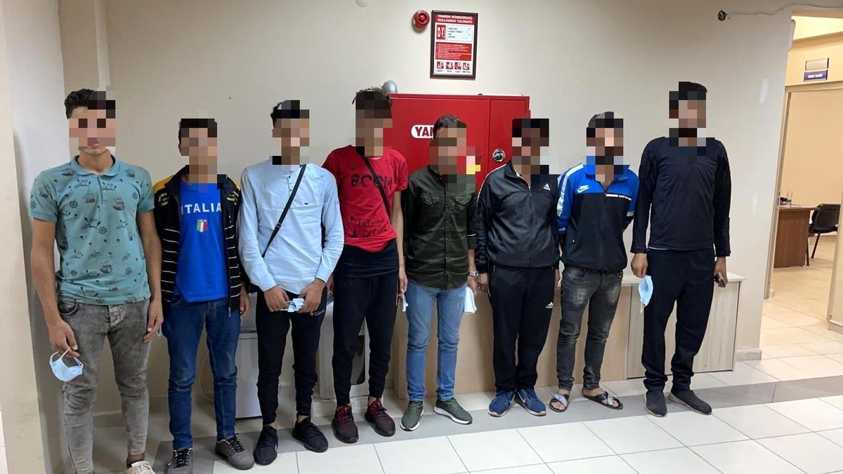 TEM\'de durdurulan otomobilden 7 düzensiz göçmen çıktı: 1 tutuklama