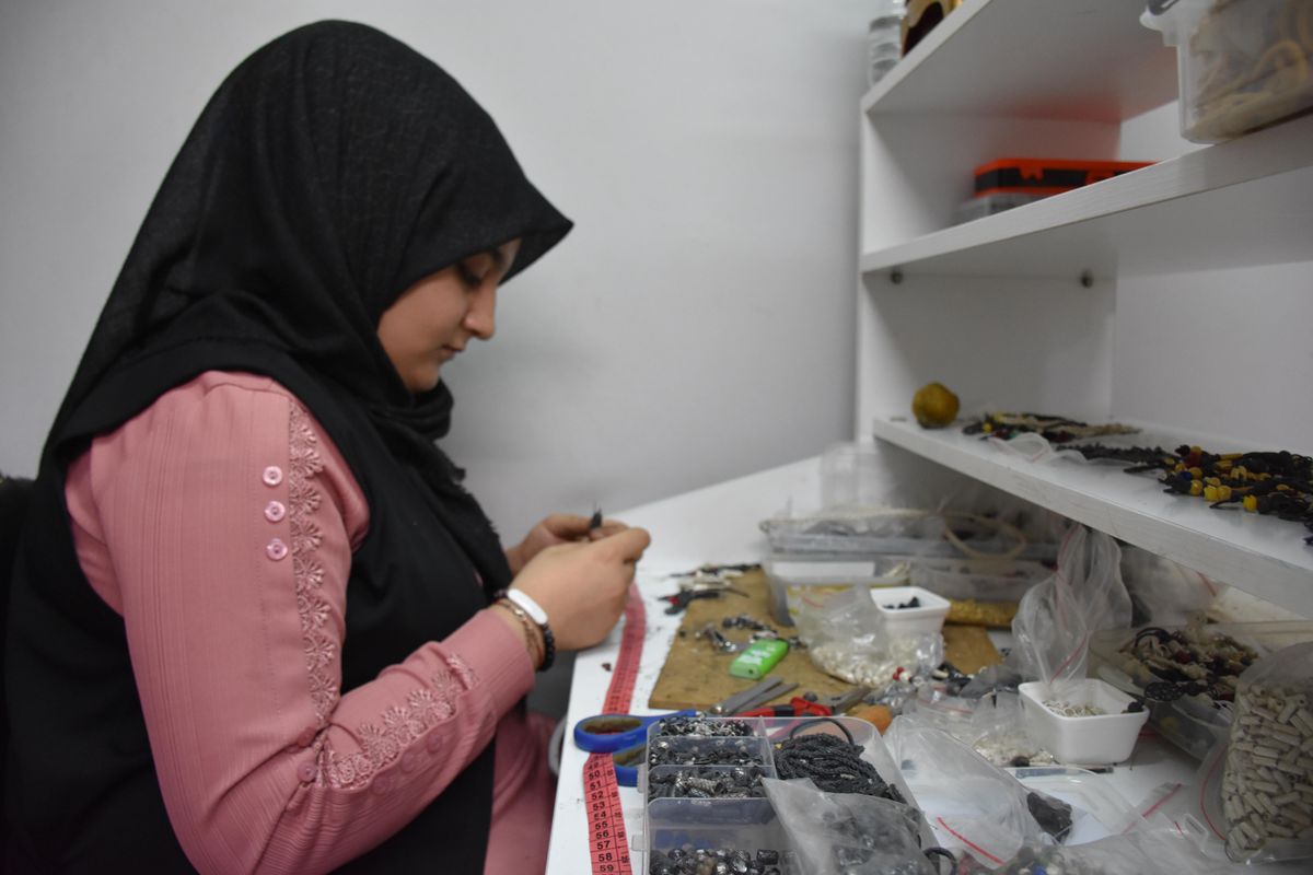 Türkiye\'de "Yılın Çırağı" seçilen Yaprak Maral, genç kızlara iş imkanı sağlamak için atölye açmayı hedefliyor