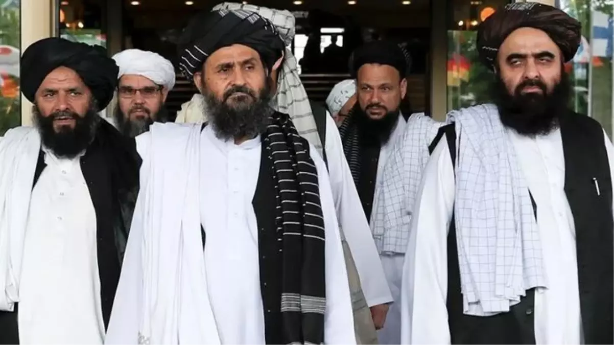 Taliban\'dan ABD\'yi kızdıracak adım! Cumhurbaşkanlığı Sarayı\'na bayrak çekildi