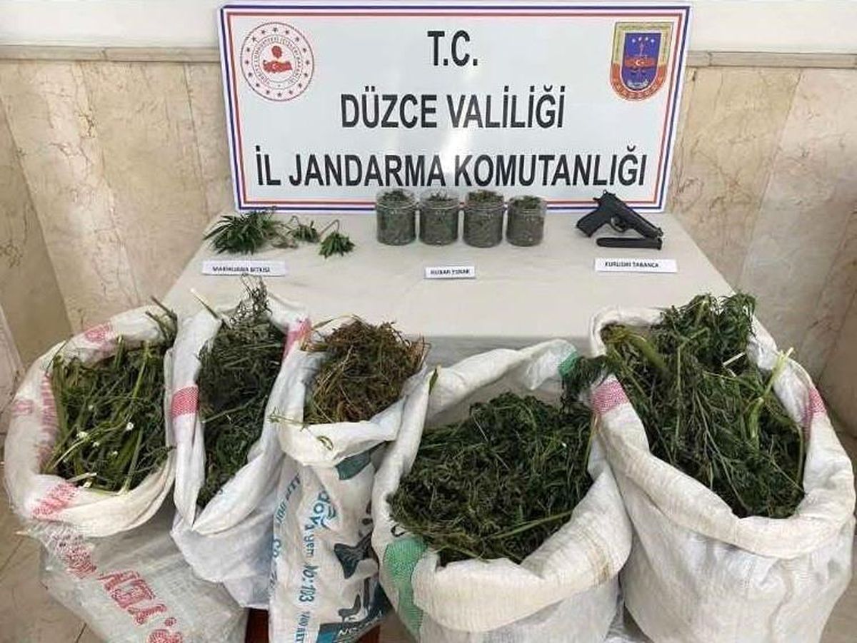 18 kilo 700 gram esrar ele geçirildi