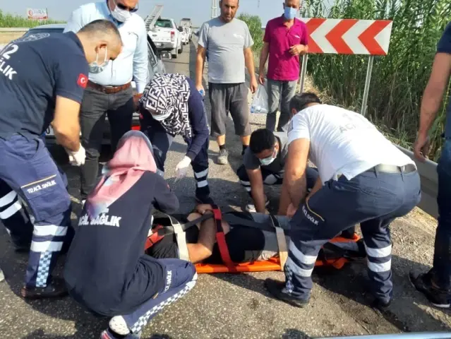 Adana'da iki otomobil çarpıştı: 3 yaralı