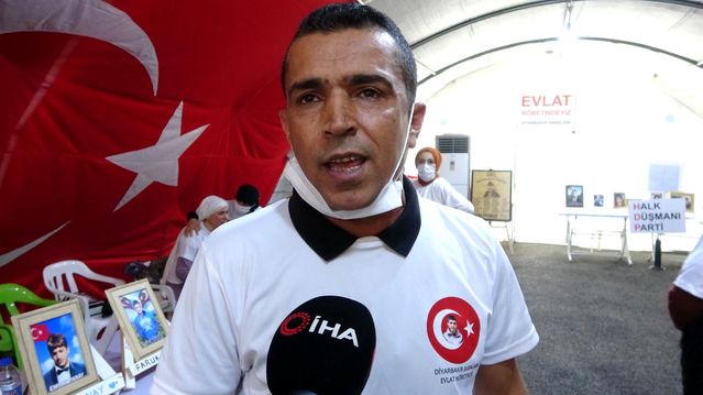 Davutoğlu, HDP'ye destek vermeyin sözlerine çok kızdı! Evlat nöbeti tutan ailelerle tartıştı