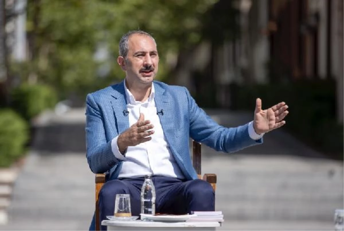 Adalet Bakanı Abdulhamit Gül\'den "sosyal medya" açıklaması: Yasakçı anlayış içinde olamayız