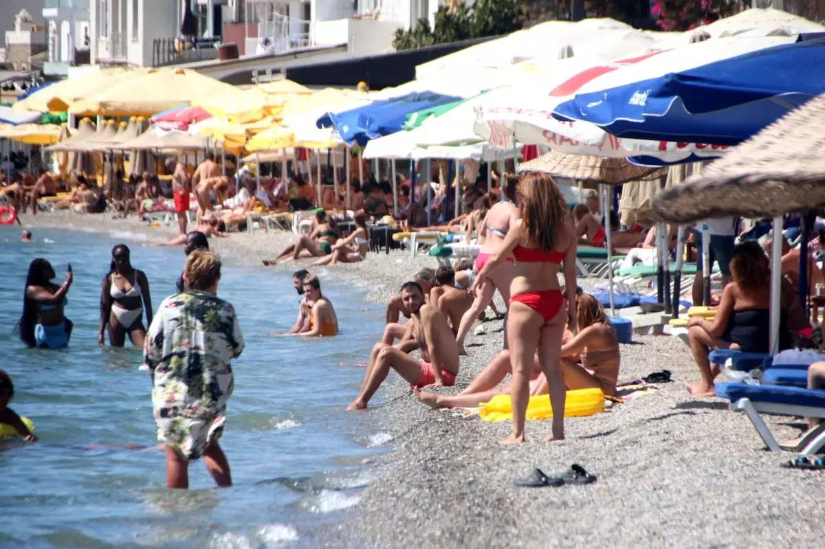 Bodrum sahillerinde hafta sonu yoğunluğu