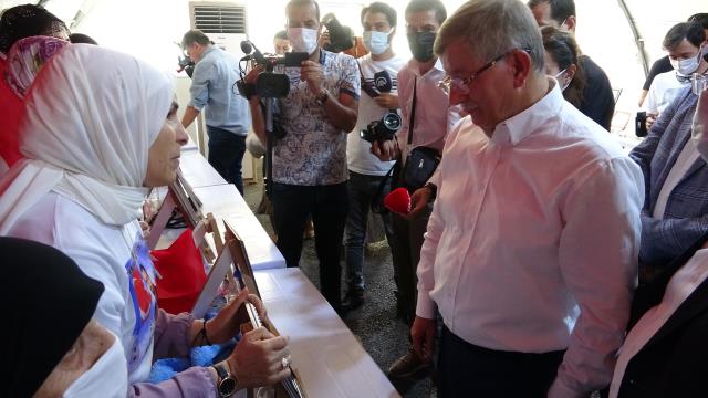 Diyarbakır Anneleri ziyaretinde 'HDP'ye destek vermeyin' sözlerine çok kızan Davutoğlu, ailelerle tartıştı