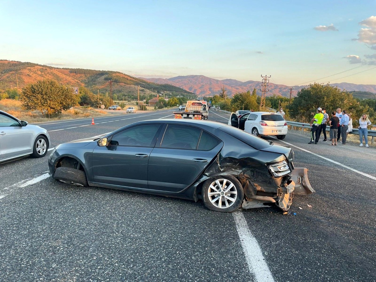 Son dakika haberi... Elazığ\'da zincirleme trafik kazası: 2 yaralı