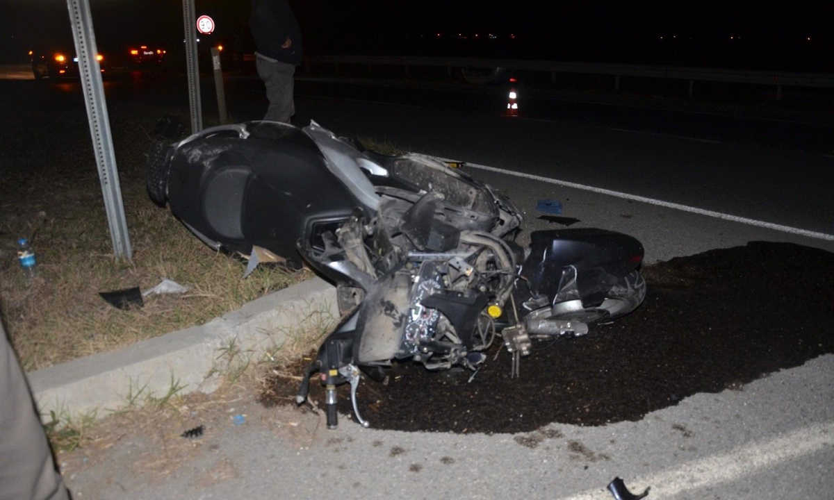Hafif ticari araçla motosiklet çarpıştı: 1 yaralı