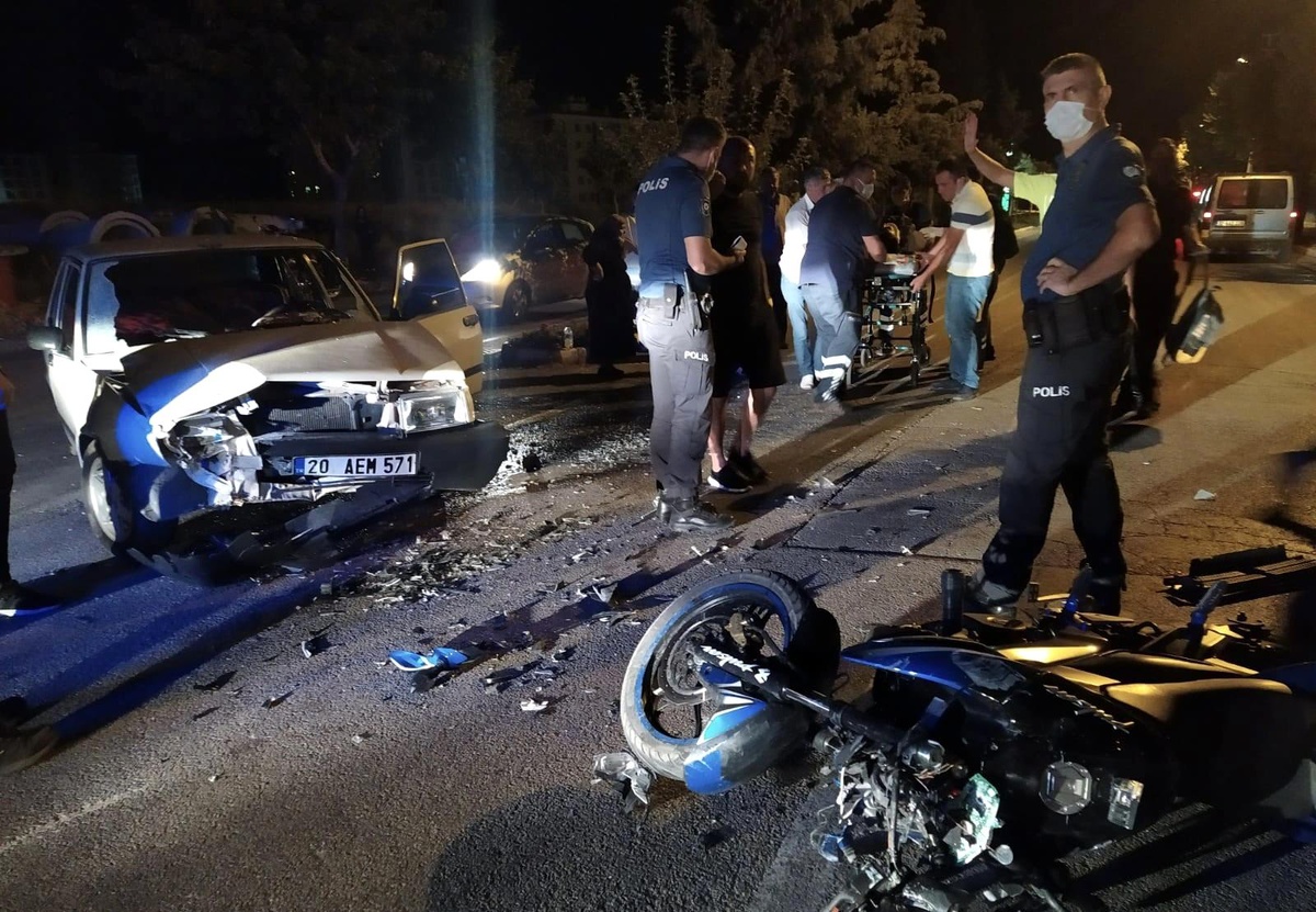 Isparta\'da otomobil ile motosiklet çarpıştı: 1 ağır yaralı