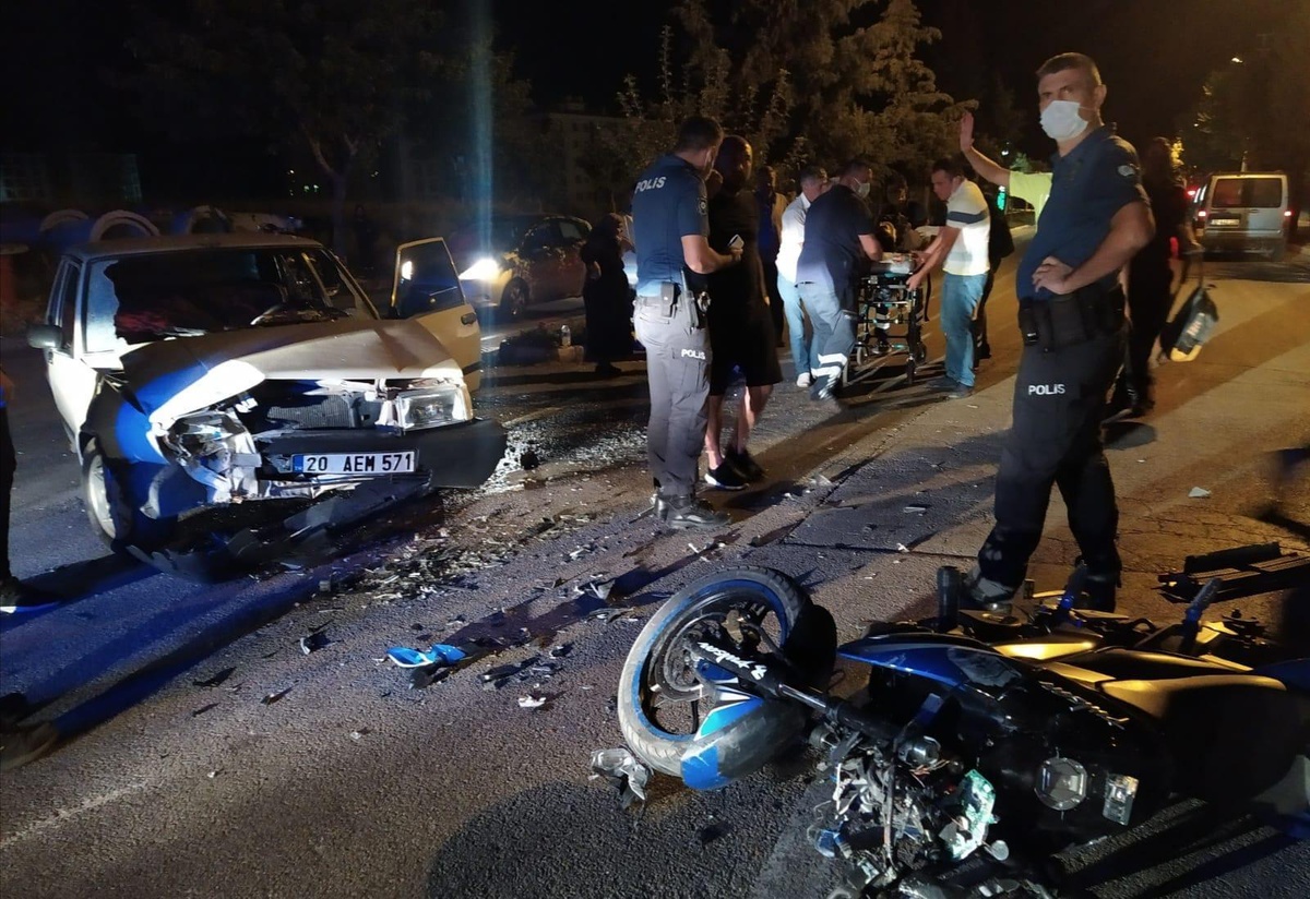 Isparta\'da otomobille çarpışan motosiklet sürücü yaralandı