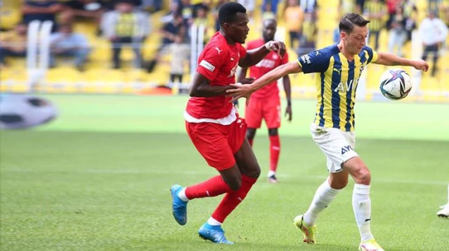 Kanarya, Kadıköy'de yara aldı! Süper Lig'in 4. haftasında Fenerbahçe, sahasında Sivasspor'la 1-1 berabere kaldı