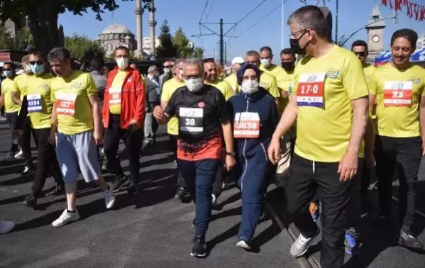 kayseri de yari maraton a yogun ilgi bebekleriyle katildilar