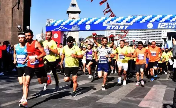 kayseri de yari maraton a yogun ilgi bebekleriyle katildilar