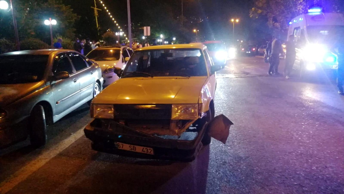 Motosiklet ile otomobil çarpıştı: 2 yaralı