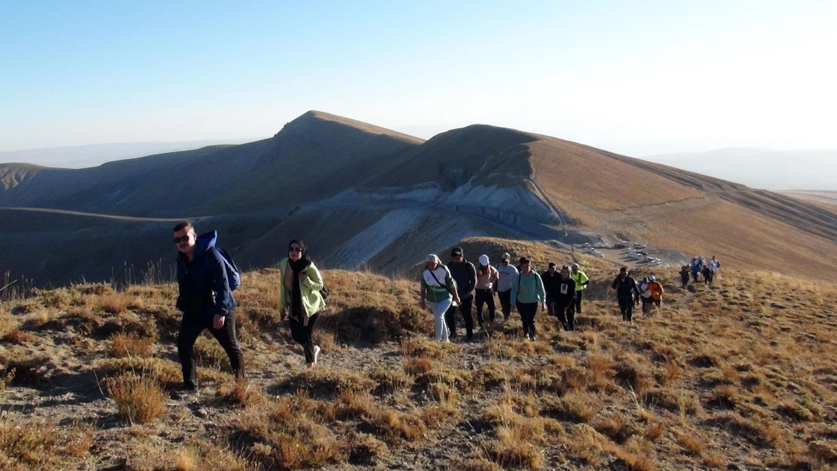 Nemrut Kalderası\'nda zirve yürüyüşü yapıldı