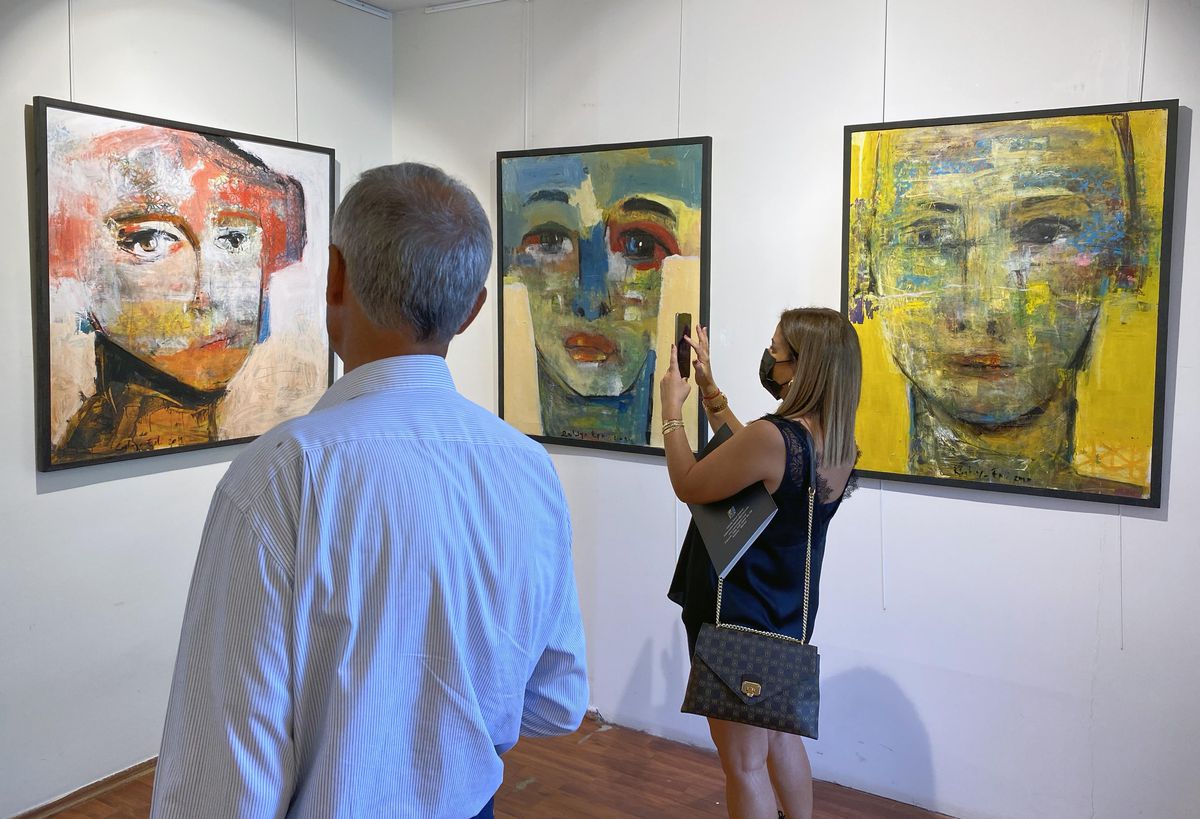 Ressam Rukiye Epli Dede\'nin "Suskun" sergisi sanatseverlerle buluştu