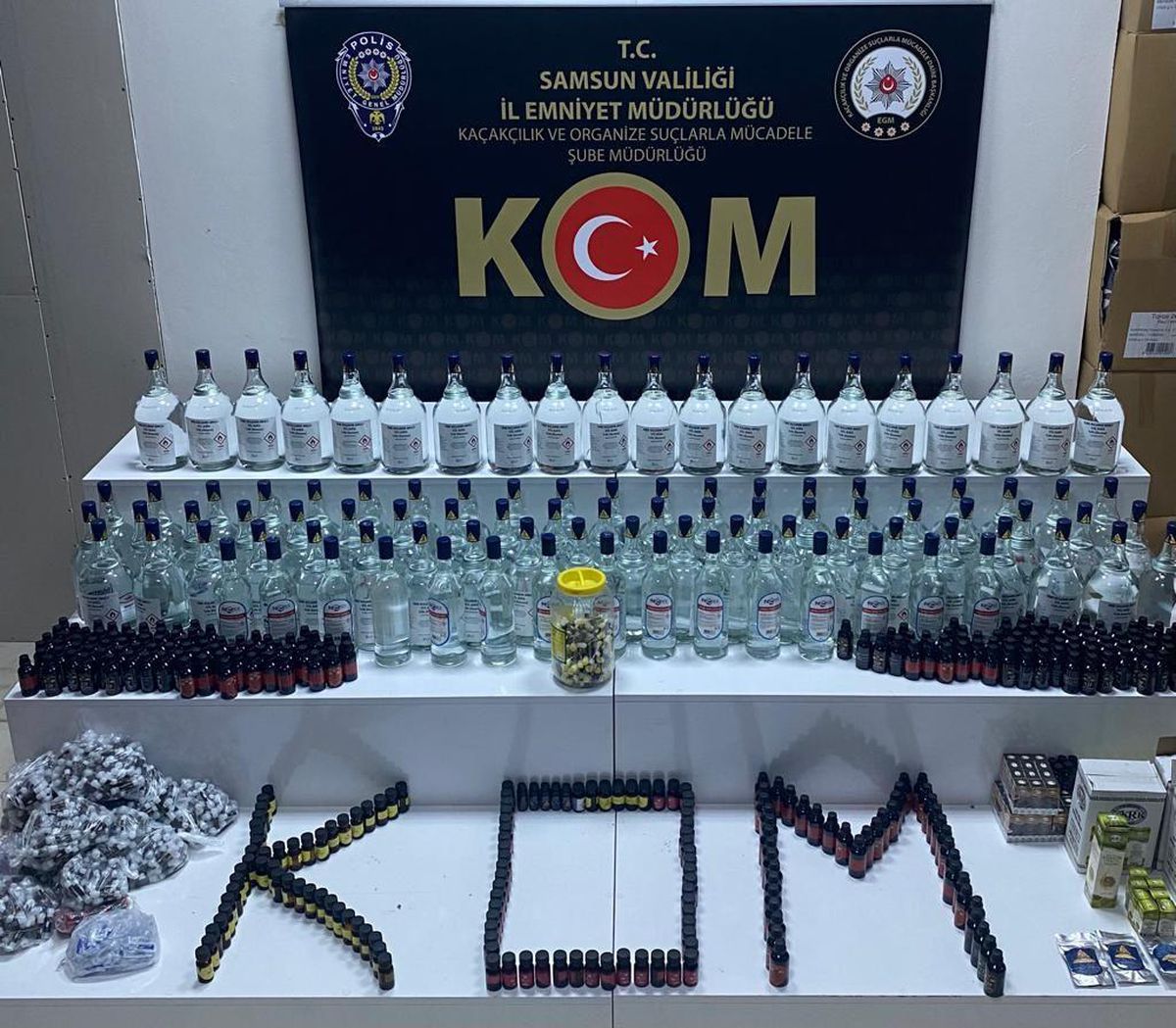 Samsun\'da 2 bin 303 şişe içki aroması ile 95 şişe etil alkol ele geçirildi