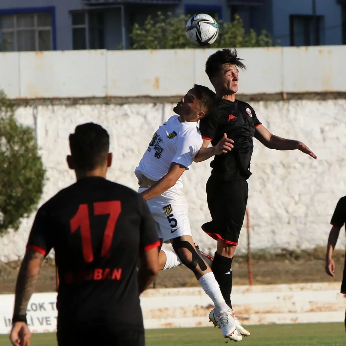 TFF 2. Lig: Turgutluspor: 1 Bayburt Özel İdarespor: 2