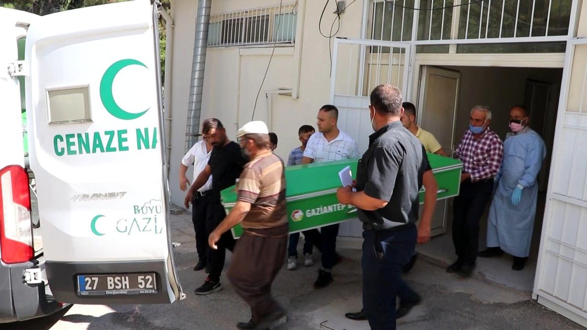Traktörün altında kalan genç hayatını kaybetti