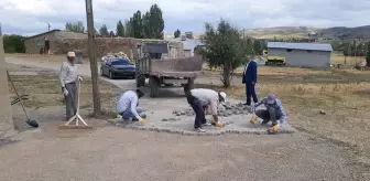 Ulaş'ta kilit parke taşı döşeme çalışmaları devam ediyor