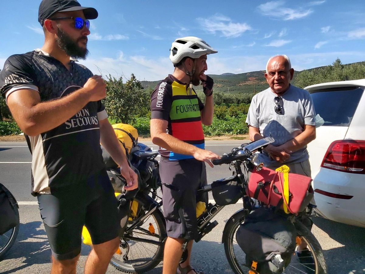 4 bin kilometre pedal çevirerek İznik\'e geldiler