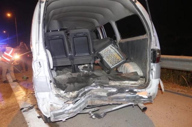 Otobanda üç aracın karıştığı trafik kazasında 9 kişi yaralandı