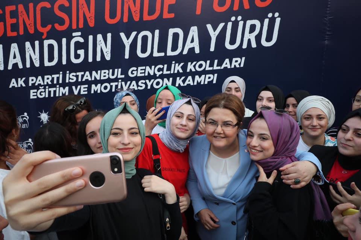 Son dakika haberleri... Aile ve Sosyal Hizmetler Bakanı Yanık, Keşan\'daki "Motivasyon Kampı\'nda gençlerle bir araya geldi