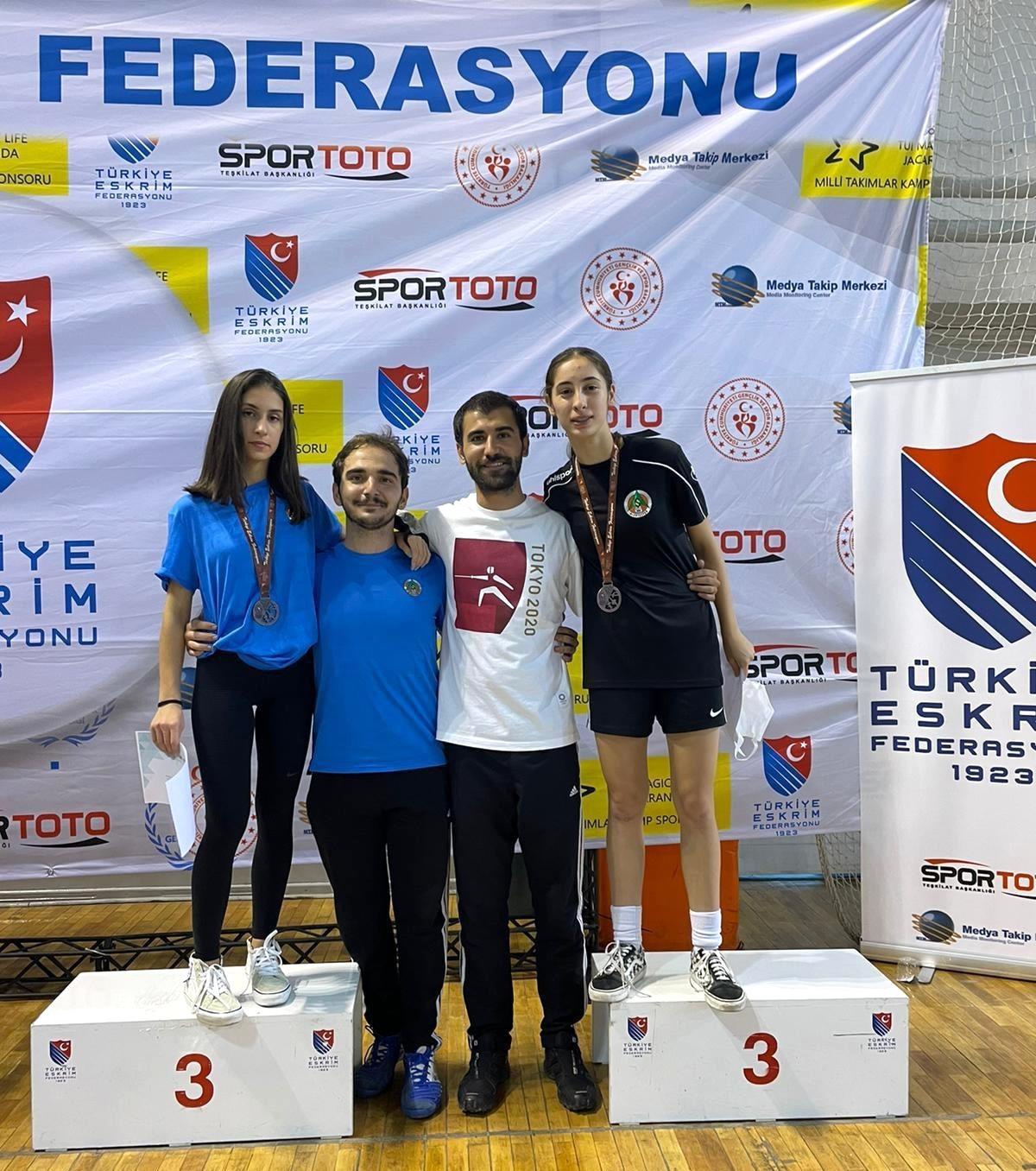 Alanyaspor eskrim sporcuları, Ankara\'dan 3 madalya ile döndü