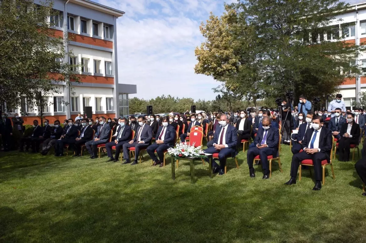 Bakan Gül: "Adaletin asıl tecelligahı koca koca binalar değil sizin temiz vicdanınızdır"