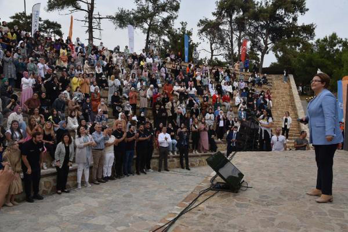 Bakan Yanık, doğa kampında gençlerle bir araya geldi