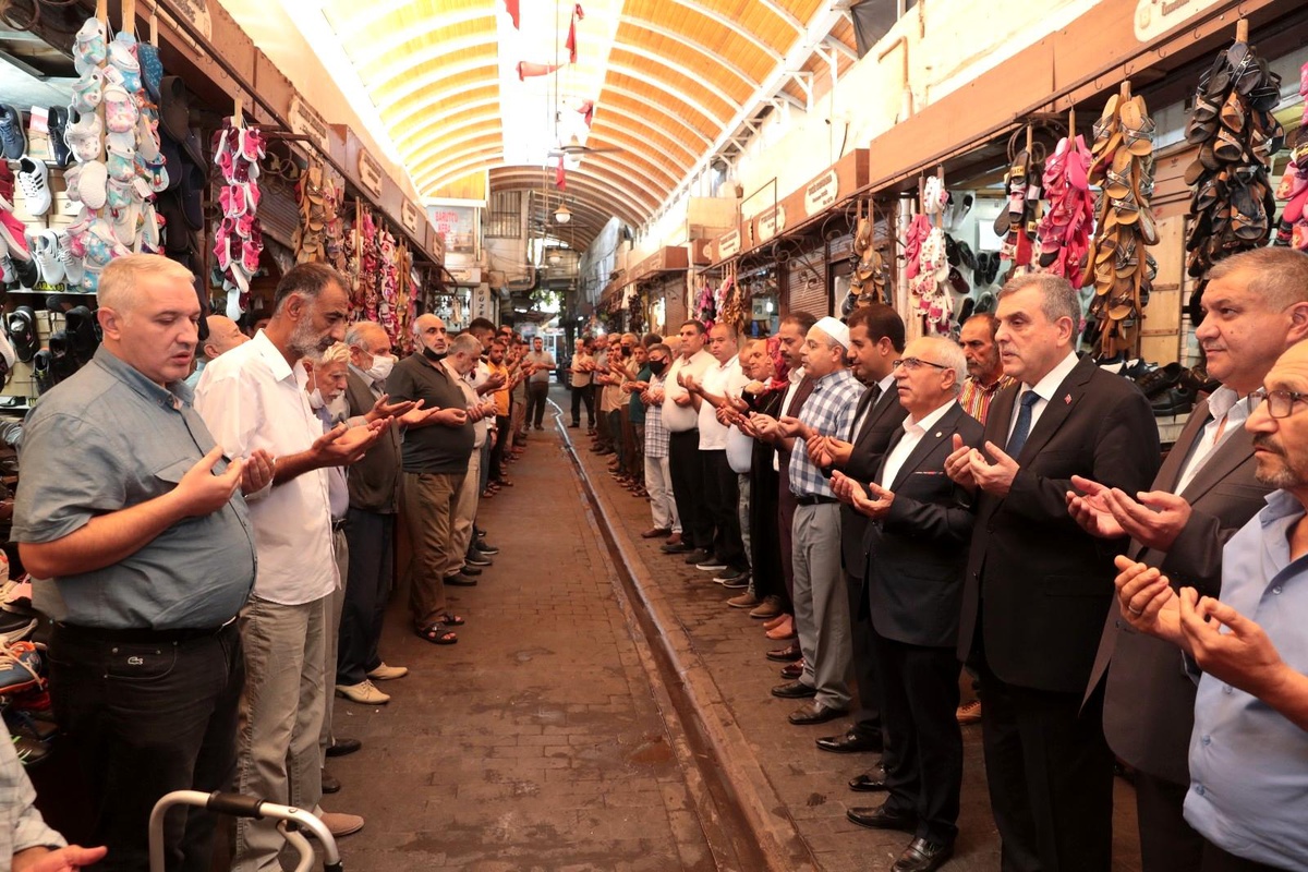 Beyazgül Ahilik Haftasında esnaf duasına katıldı