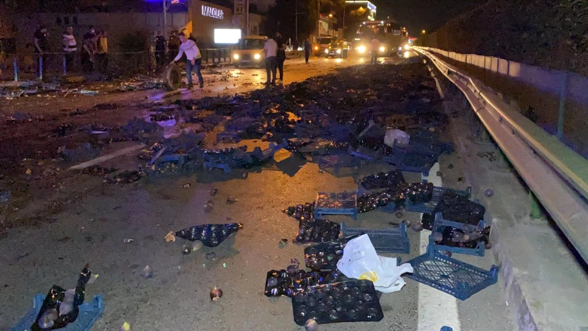 Bursa\'da otomobil ile incir yüklü kamyonet çarpıştı : 2 yaralı