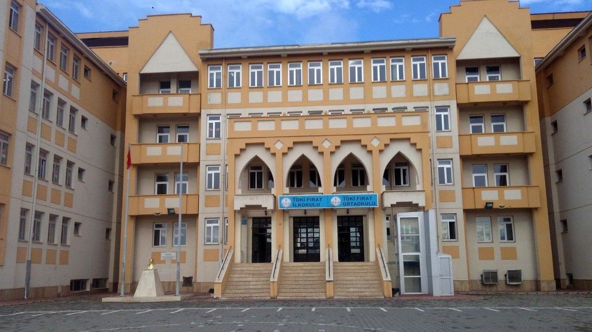 Elazığ\'da iki farklı okuldaki iki sınıfta korona virüs nedeni ile eğitime ara verildi