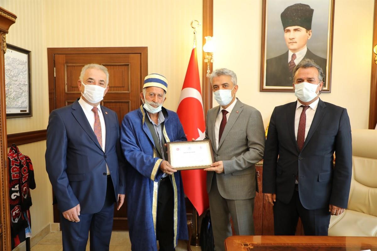 Erzincan\'da 78 yaşındaki demirci ustası "yılın ahisi" seçildi