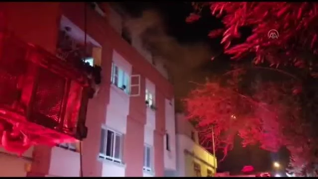 Evin çatı katında çıkan yangın söndürüldü