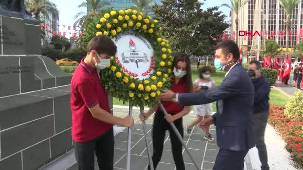 İZMİR\'DE EĞİTİMDE YENİ YIL İÇİN ÇELENK TÖRENİ