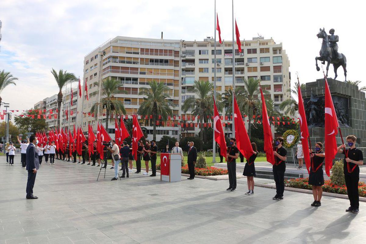 İzmir\'de İlköğretim Haftası kutlandı
