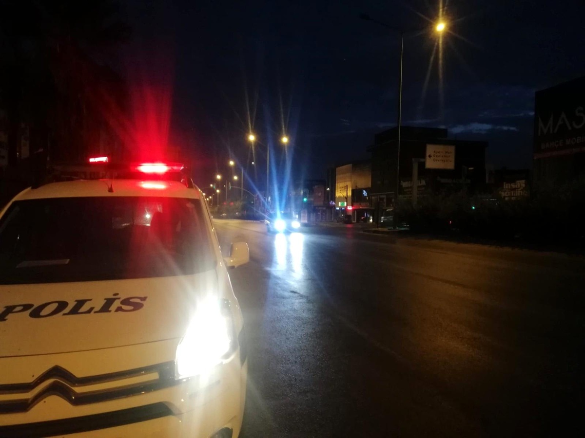 İzmir\'de otomobilin çarptığı kişi yaşamını yitirdi
