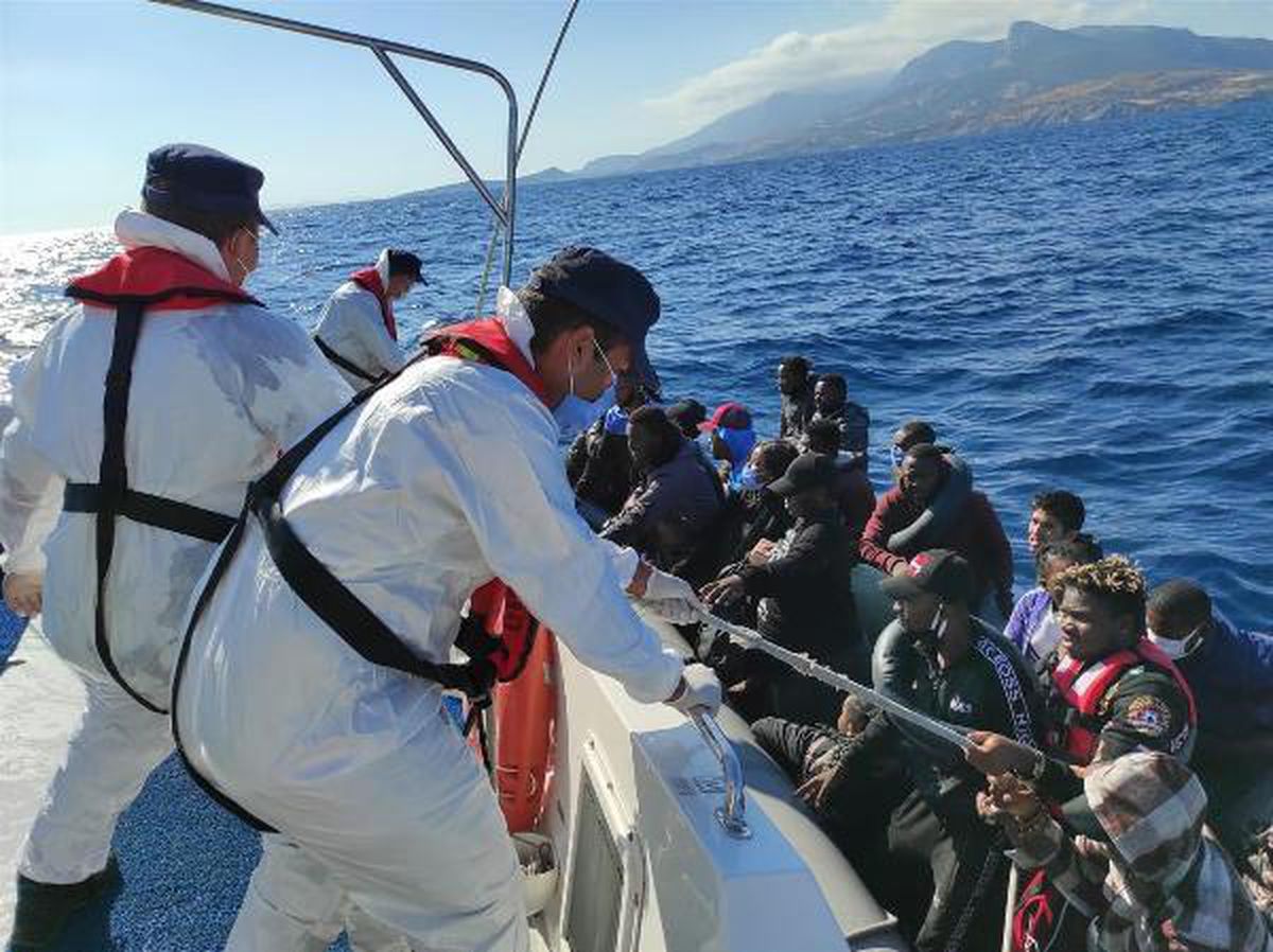 İzmir\'in 3 ilçesinde 3 günde 184 kaçak göçmen kurtarıldı