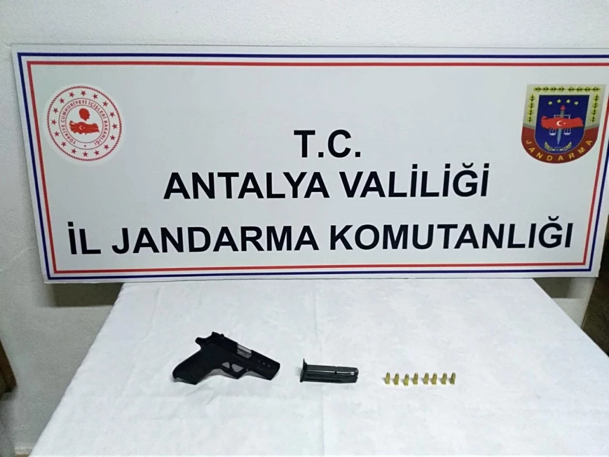 Son dakika haber: Jandarma tarafından durdurulan araçta ruhsatsız silah bulundu