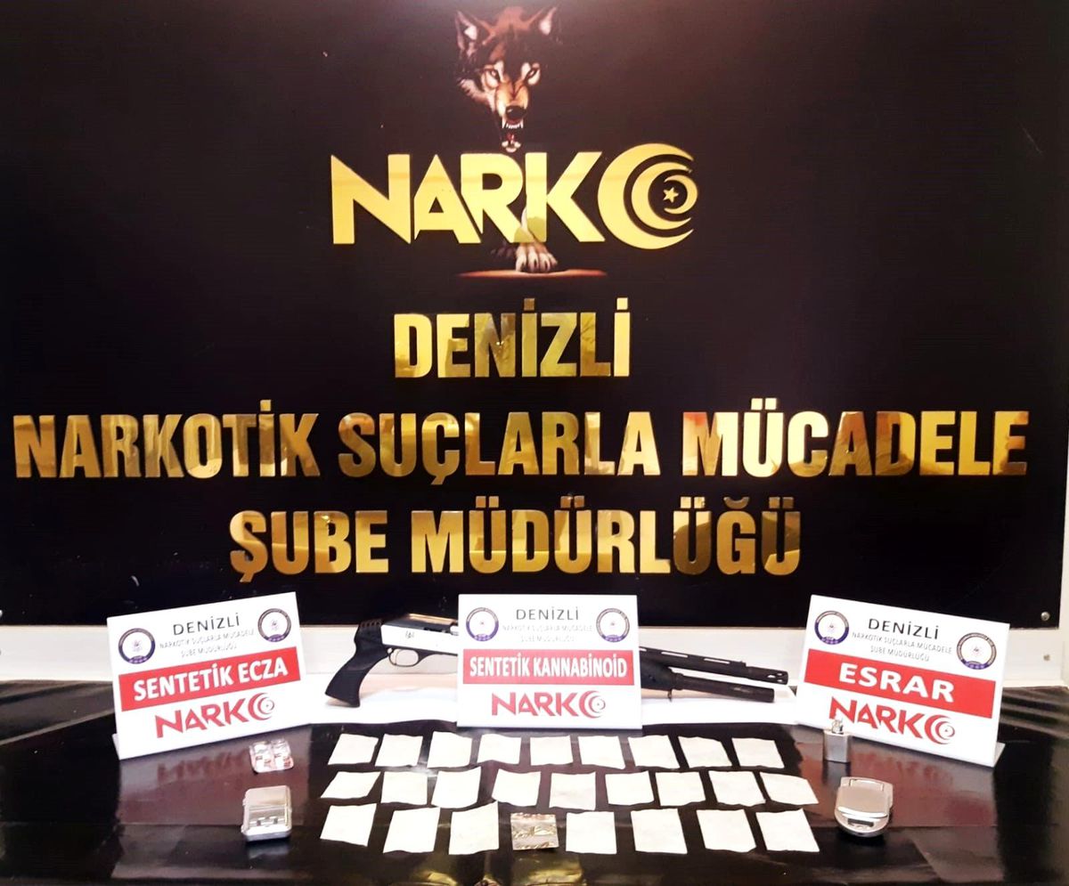Kadın çantasına gizlenmiş 1,5 kilo uyuşturucu ele geçirildi