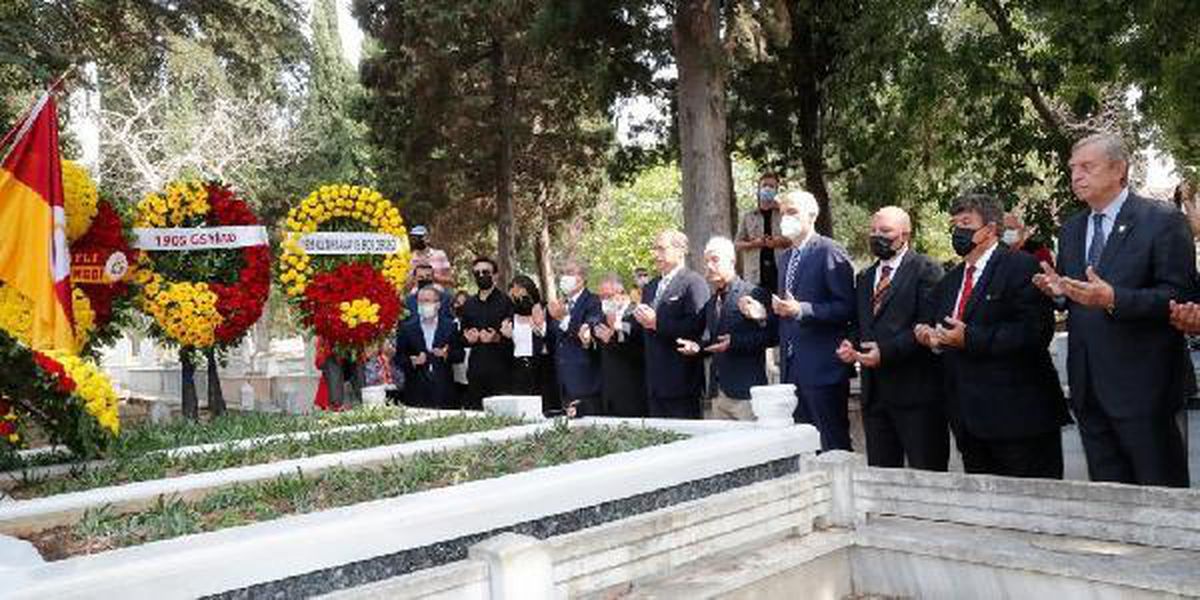 Metin Oktay, kabri başında anıldı
