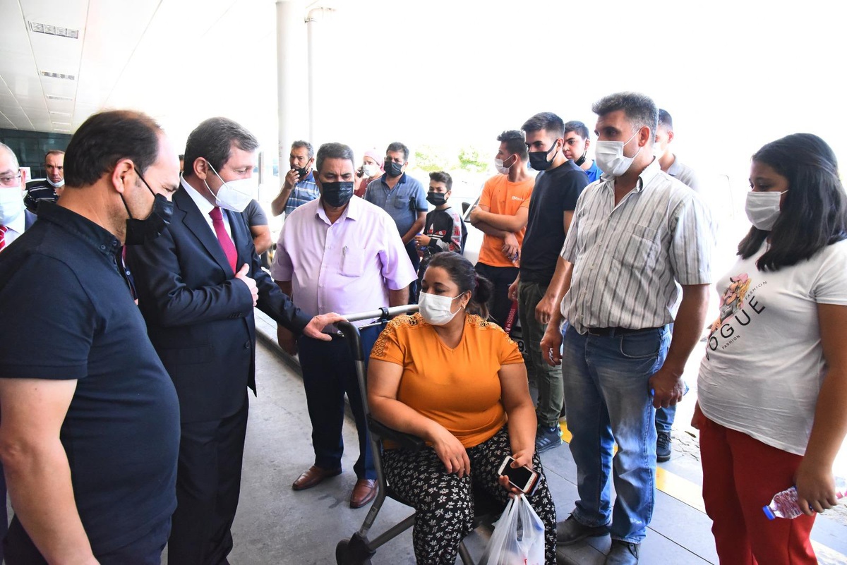Muğla\'da Ukraynalı turistleri taşıyan otobüs ile öğrenci servisi çarpıştı: 1 kişi öldü, 55 kişi yaralandı