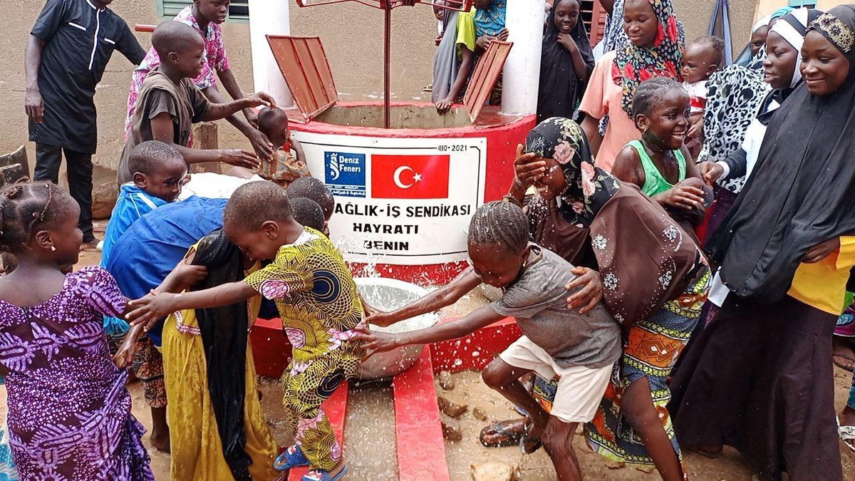 Öz Sağlık-İş, Tanzanya ve Benin\'de üyeleri adına su kuyusu açtırdı