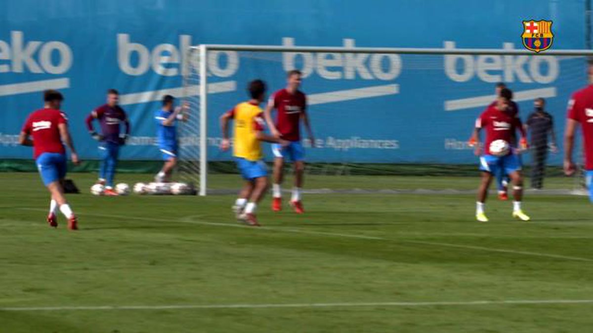 Philippe Coutinho\'nun Antrenmanda Attığı Harika Gol
