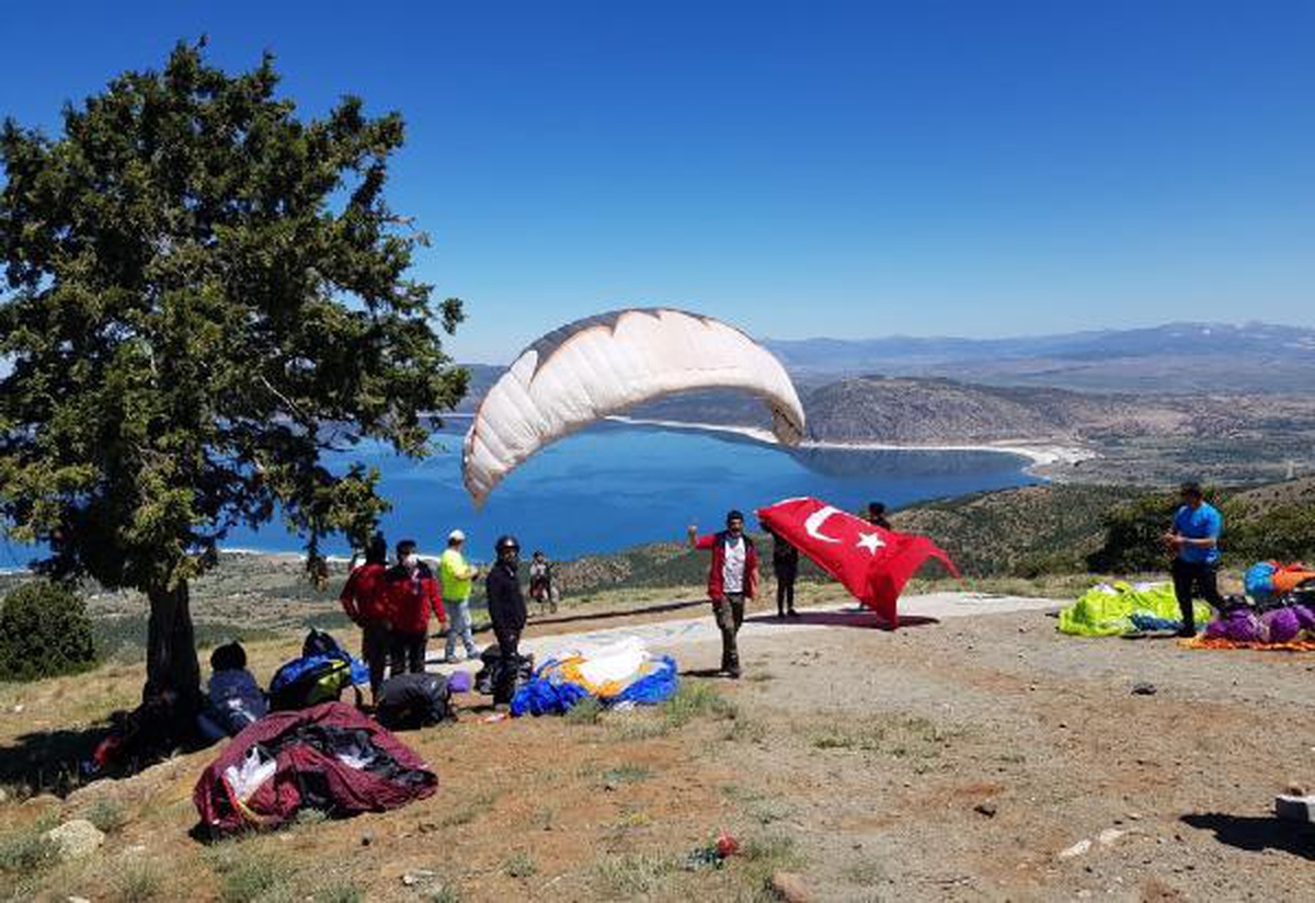 Salda Kayak Merkezi\'nden paraşütle izinsiz atlayış yasaklandı