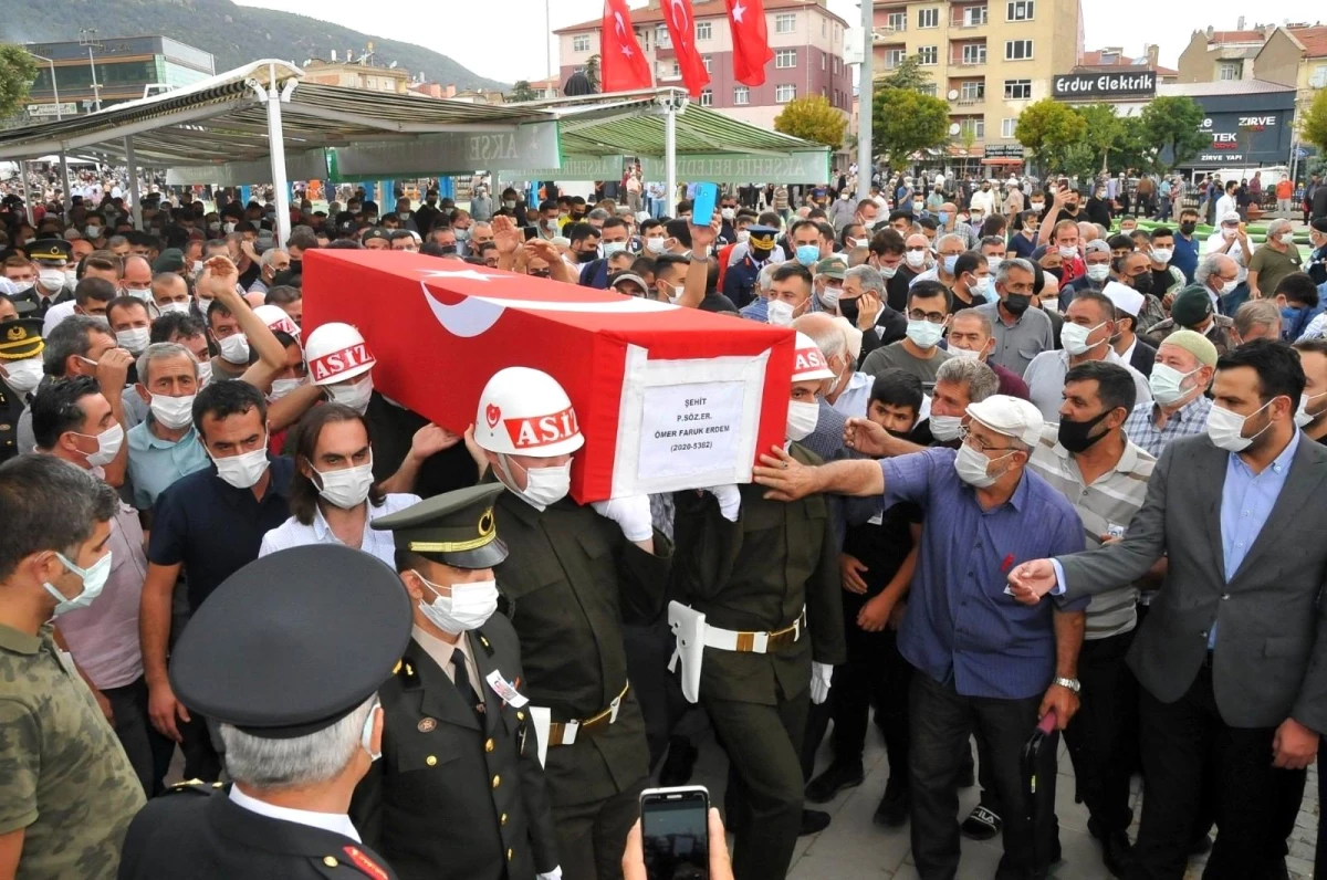 Şehit Piyade Sözleşmeli Er Ömer Faruk Erdem, son yolculuğuna uğurlandı