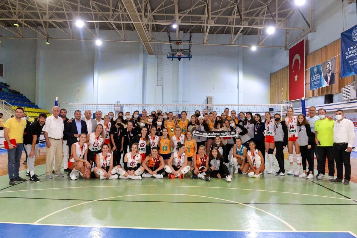 Sultanlar Voleybol Kupası büyük ilgi gördü